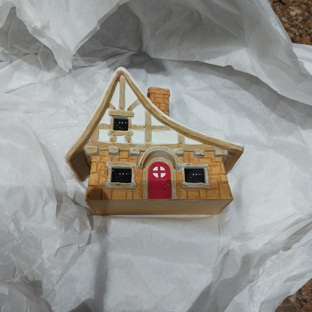 Hallmark Keepsake Ornament Santa’s North Pole Workshop Christmas Tree 2013